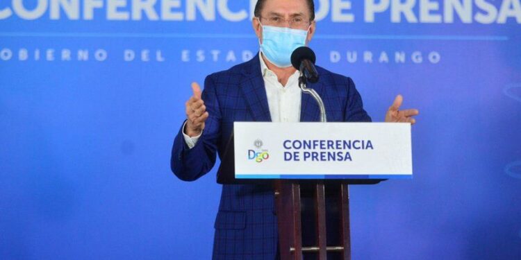 Vinculan a proceso a ex gobernador de Durango por violencia contra periodista
