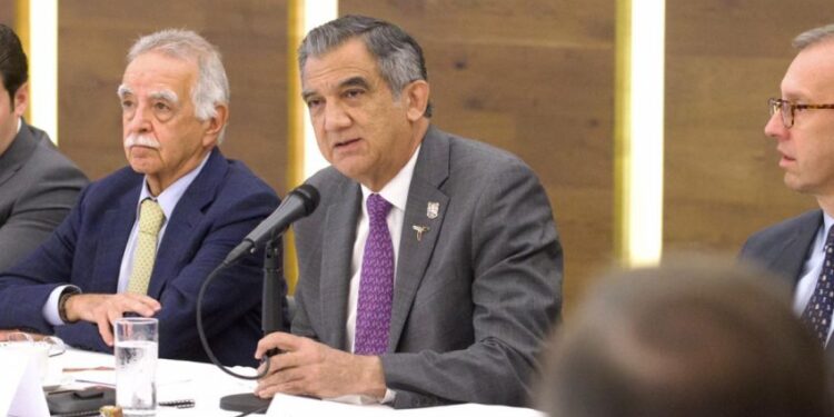 Expone Américo sus proyectos ante el CCE; le reconocen avances en seguridad