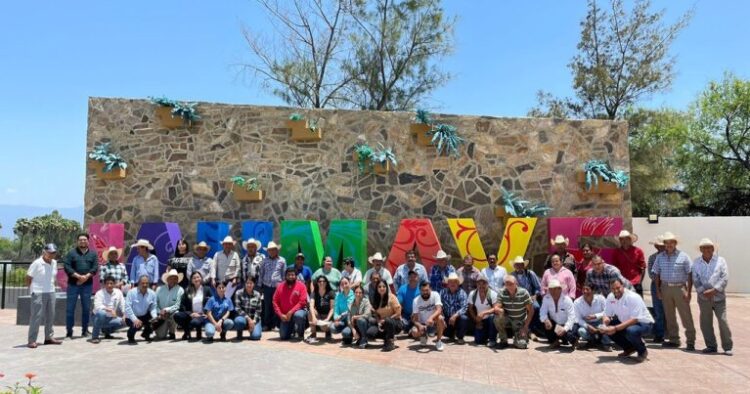 Sensibiliza UAT a productores rurales sobre la interacción del ganado y carnívoros silvestres