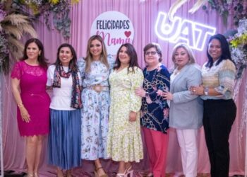 Reconoce la UAT a sus trabajadoras en festejo del Día de las Madres