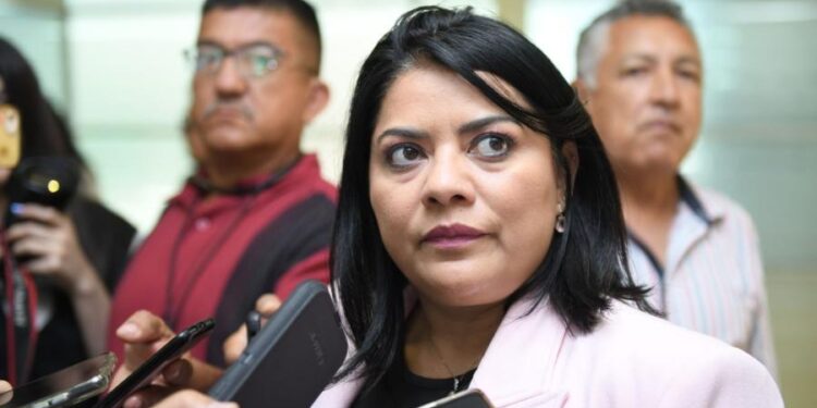 Imponen nueva multa al auditor superior; amenazan con llegar al arresto