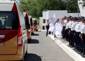 Lleva a cabo Gobernador de Tamaulipas entrega de 8 patrullas.