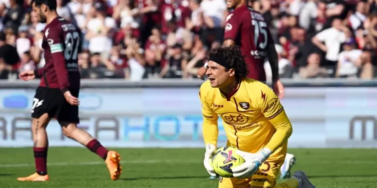 PSG estaría interesado en el fichaje de Guillermo Ochoa