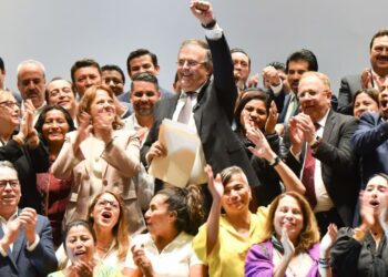 Ebrard agita con su renuncia la sucesión presidencial en Morena