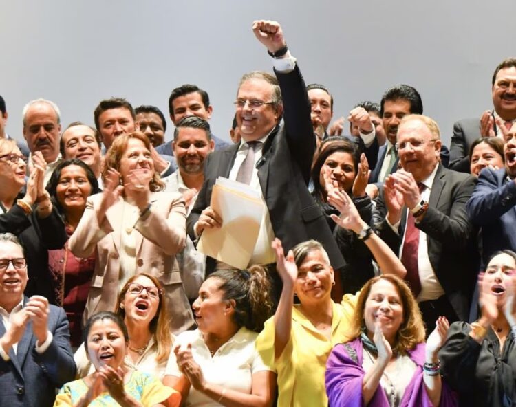 Ebrard agita con su renuncia la sucesión presidencial en Morena