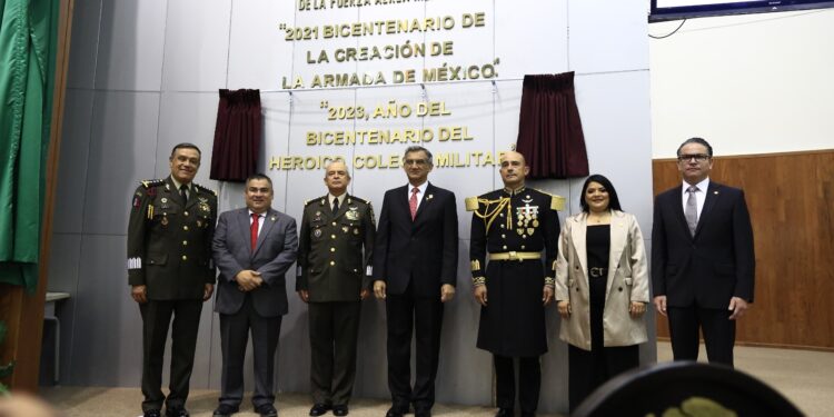 Devela gobernador letras de oro en el Congreso de Tamaulipas por el bicentenario del Colegio Militar