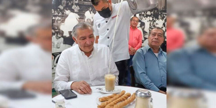 Adán Augusto López afirma haber gastado $900 mil en su propia campaña