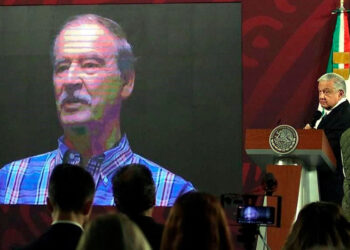 AMLO desafía al INE con su nueva sección «No lo digo yo» en sus conferencias matutinas