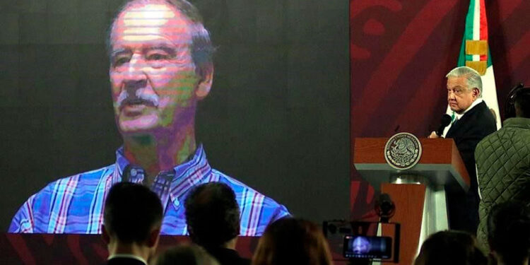 AMLO desafía al INE con su nueva sección «No lo digo yo» en sus conferencias matutinas