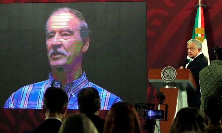 AMLO desafía al INE con su nueva sección «No lo digo yo» en sus conferencias matutinas