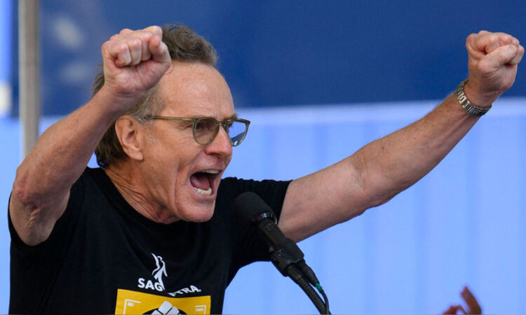 Bryan Cranston se une a la huelga de actores