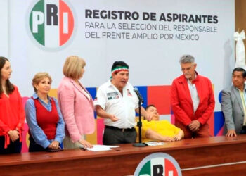 Buscan 33 la candidatura presidencial del Frente Opositor en México