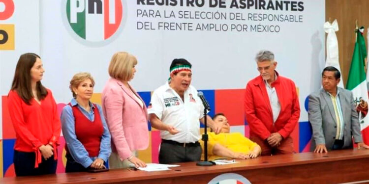 Buscan 33 la candidatura presidencial del Frente Opositor en México