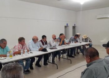 Secretario de Recursos Hidráulicos se Compromete a Defender Derechos de Agua del Distrito de Riego 026
