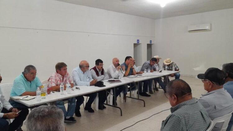 Secretario de Recursos Hidráulicos se Compromete a Defender Derechos de Agua del Distrito de Riego 026