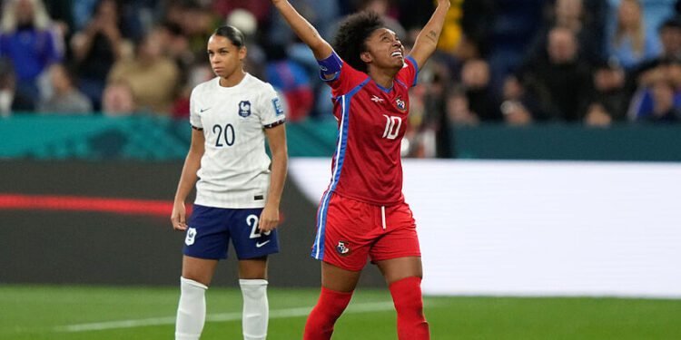 Marta Cox de la Liga MX Femenil Anota Impresionante Gol en el Mundial
