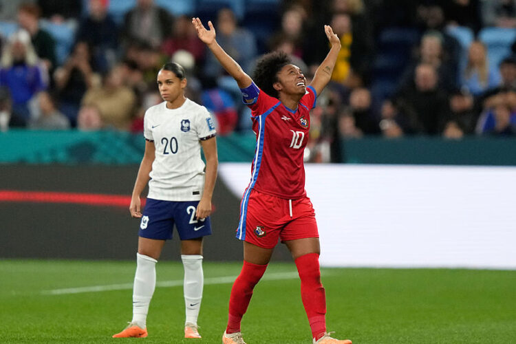 Marta Cox de la Liga MX Femenil Anota Impresionante Gol en el Mundial