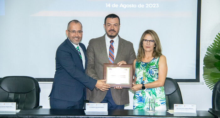 Licenciatura de la UAT recibe acreditación nacional del CONAC