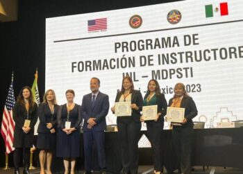 Embajador de EE.UU. aplaude a la guardia estatal de género de México por su profesionalismo