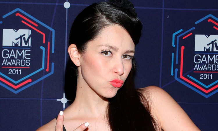 Denisse Guerrero de Belanova Celebra su Cumpleaños 43