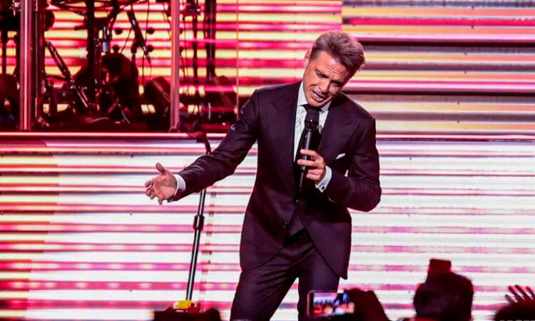 Luis Miguel hospitalizado en Chile pero continúa con su gira