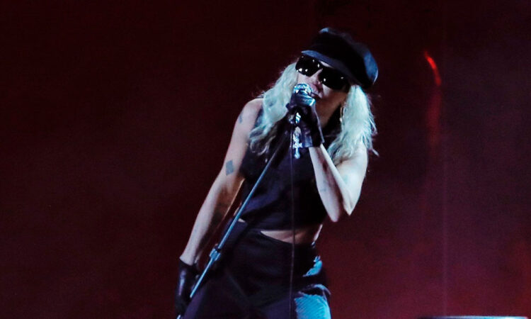 Tish Cyrus, Mamá de Miley Cyrus, contrae matrimonio con Actor de ‘Prison Break’