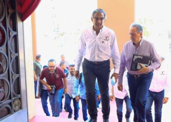 Fiesta del pueblo, gobernador invita a celebrar la independencia con cena y  show especial