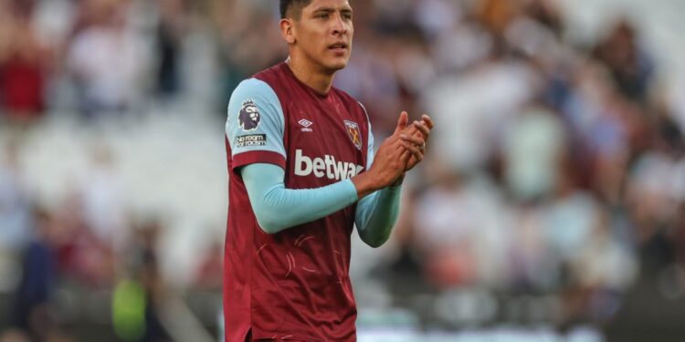 Edson Álvarez, sancionado, se queda fuera del debut europeo del West Ham