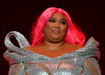 Lizzo del reconocimiento humanitario a las sombras de acusaciones