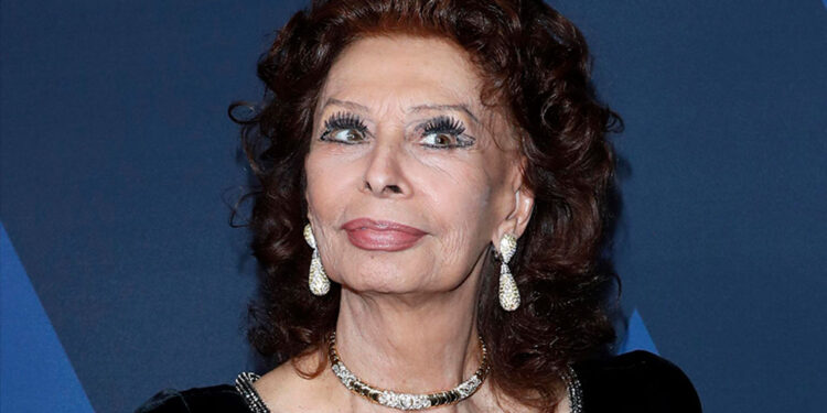Sofía Loren, ícono del cine, hospitalizada tras caída en su hogar