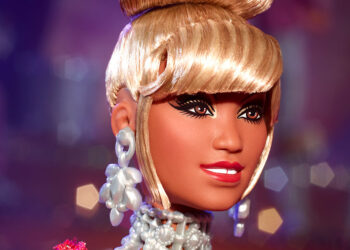 Barbie se pone a bailar salsa con la muñeca de Celia Cruz