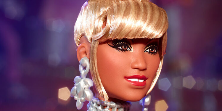 Barbie se pone a bailar salsa con la muñeca de Celia Cruz