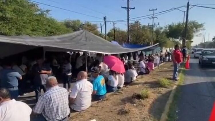 Docentes en Tamaulipas paralizan clases en demanda de mejoras