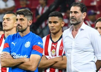 Fernando Hierro apoya a Paunovic tras tropiezo de Chivas en clásico nacional