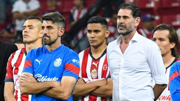 Fernando Hierro apoya a Paunovic tras tropiezo de Chivas en clásico nacional