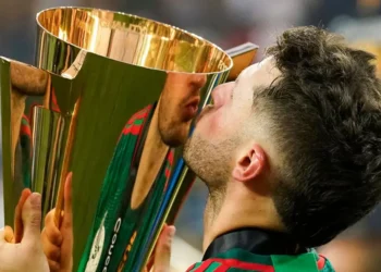 Santiago Giménez lidera, pero Lozano ve dura batalla en delantera del Tri