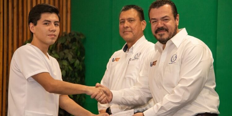 Apoya UAT superación escolar de hijos del personal docente sindicalizado