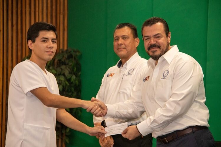 Apoya UAT superación escolar de hijos del personal docente sindicalizado