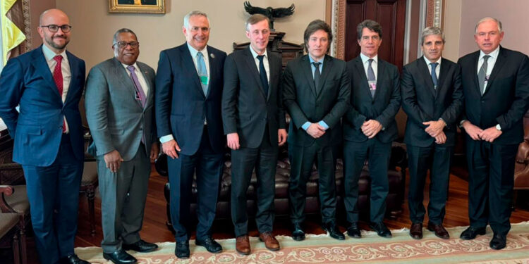 Milei se reúne con asesores de Biden en la Casa Blanca
