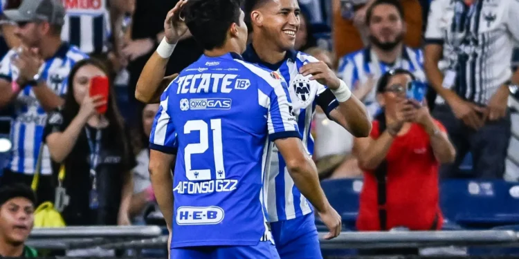 Monterrey aplasta a Santos en su duelo pendiente