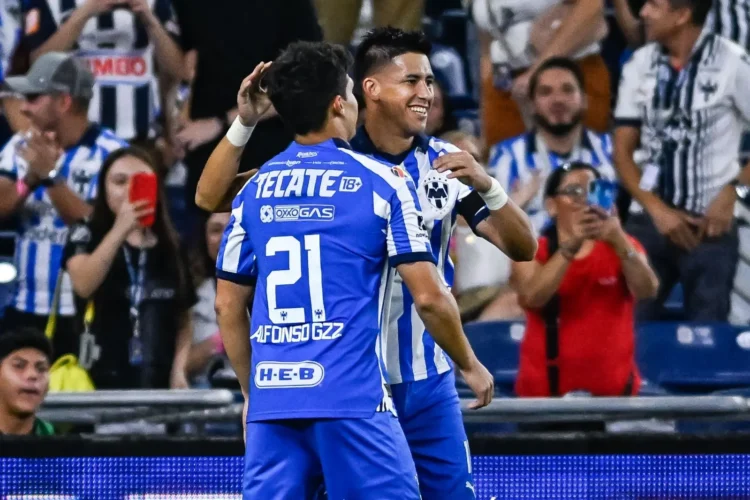 Monterrey aplasta a Santos en su duelo pendiente
