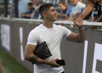 Alan Pulido asegura: ‘Me encantaría retirarme en Chivas, amo al equipo’