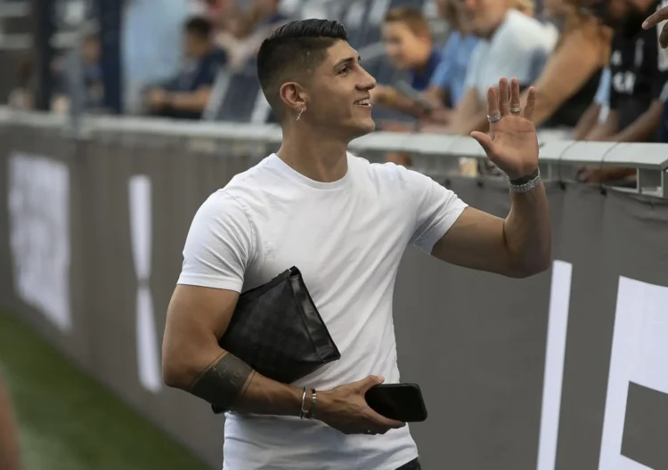 Alan Pulido asegura: ‘Me encantaría retirarme en Chivas, amo al equipo’