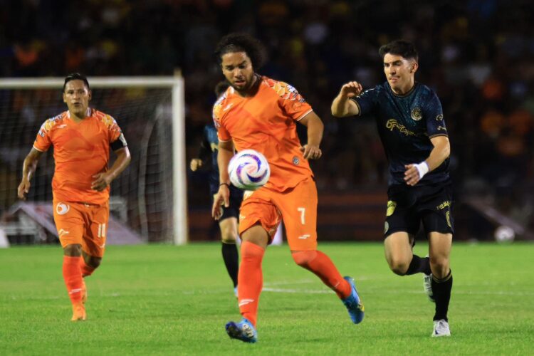 Desplome en casa: Correcaminos cae en momento clave