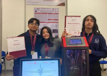 Estudiantes de la UAT crean un novedoso biorreactor para producir biocombustible