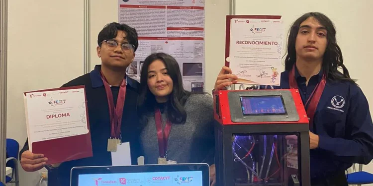 Estudiantes de la UAT crean un novedoso biorreactor para producir biocombustible
