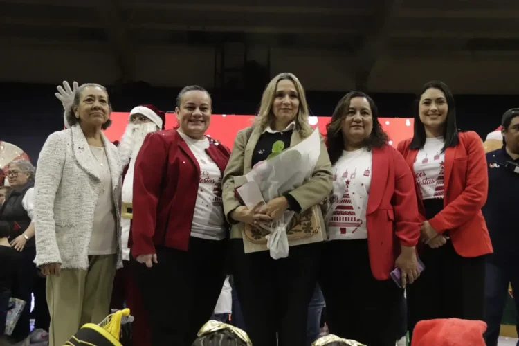 Preside esposa del rector festival navideño de la UAT 2023