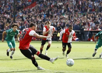 Santiago Giménez, nombrado ‘Hombre del año’ en Países Bajos: ‘Ahora me siento como un auténtico delantero’