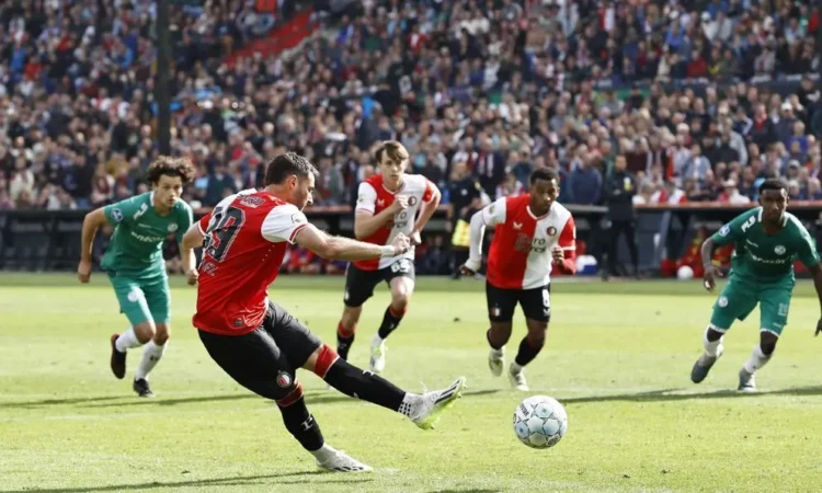 Santiago Giménez, nombrado ‘Hombre del año’ en Países Bajos: ‘Ahora me siento como un auténtico delantero’