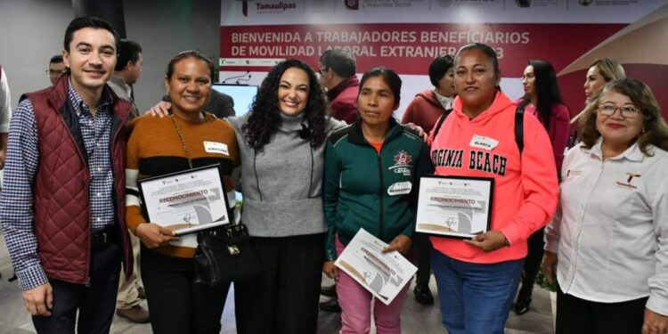 Secretaria del Trabajo da la bienvenida a trabajadores tamaulipecos tras estancia laboral en Canadá y EUA